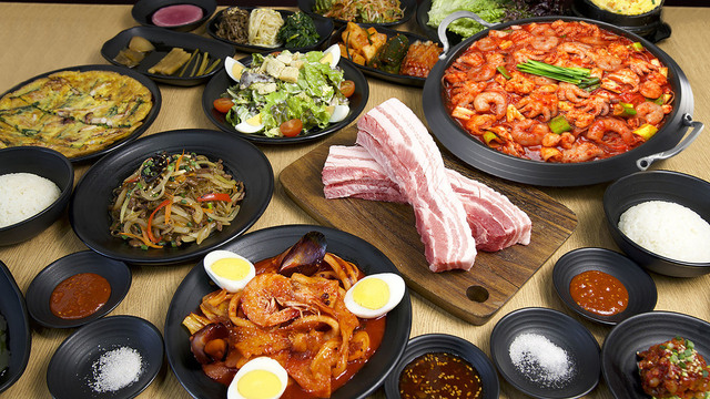 サムギョ【プロフ必読】ページ 熟成肉専門店 ヨプの王豚塩焼 新大久保本店のご予約 - 新大久保/韓国