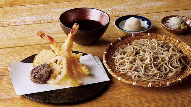 美味しいお蕎麦を Isesaki City] A gentleman who serves delicious soba noodles