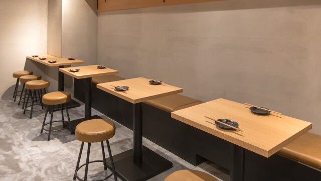 大衆酒場プラスオオサカ>