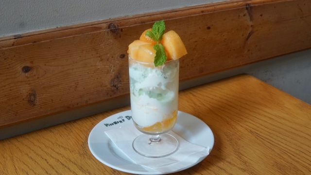 カフェ・ヴィヴモン・ディモンシュ （café vivement dimanche 