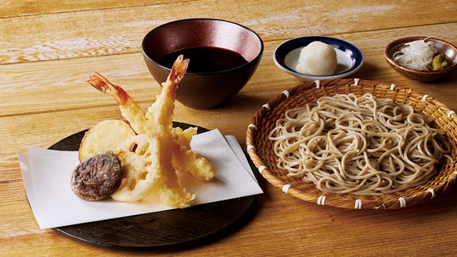 極粗でも切れにくいお蕎麦が打てる大理石のエンボスローラー‼️ 石臼挽き二八そば そばしき紀尾井町 横浜MORE'S店のご予約 - 横浜/そば