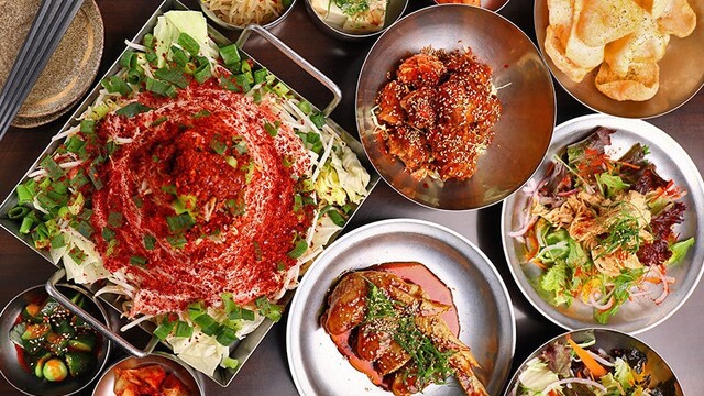 元祖 ちり鉄板焼 もつ鍋 赤ちり屋 京都駅八条口店 京都 もつ鍋 食べログ