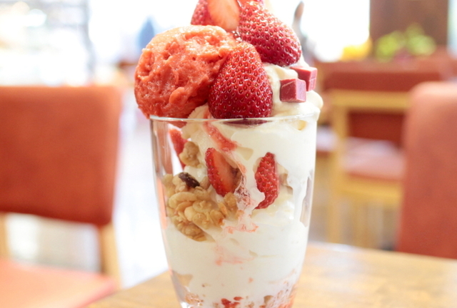 ガラス器。フルーツポンチ。かき氷。パフェ。など。。。ちと大きい