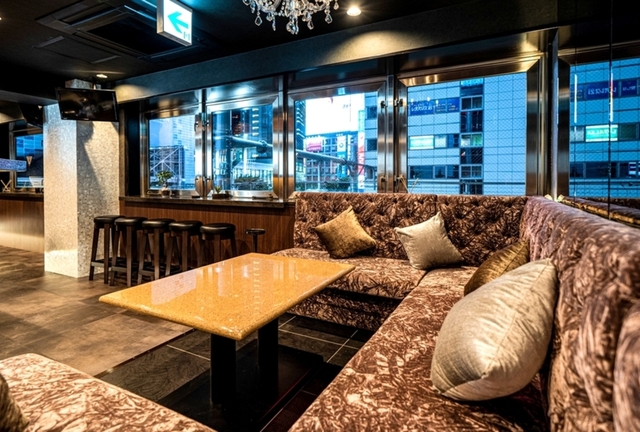 渋谷 カラオケ 個室 カップル】個室ラウンジでおしゃれに楽しもう