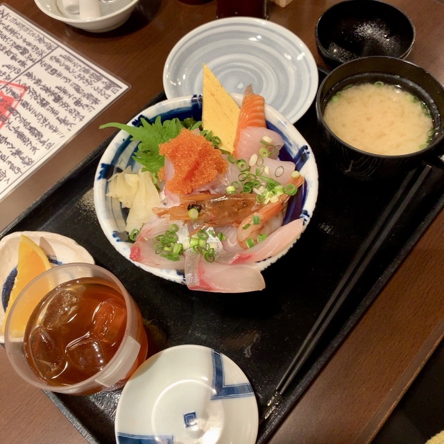 どん辰 Tr店 どんたつ あおば通 海鮮丼 食べログ