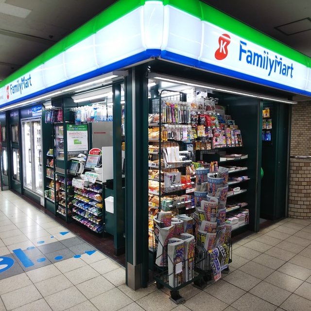 ファミリーマート 近鉄日本橋駅改札内中央店 日本橋 その他 食べログ