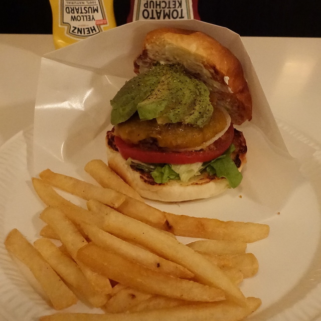 バーガーマニア 白金店（Burger Mania） - 白金台（ハンバーガー）の写真（食べログが提供するog:image）