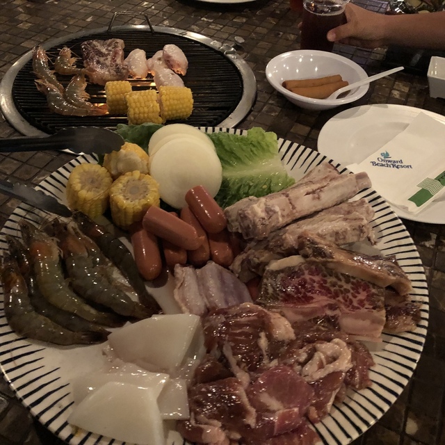 q Polynesian Show バーベキュー ポリネシアンショー タムニング バイキング 食べログ