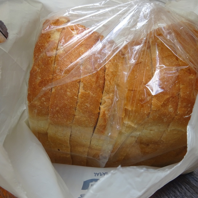 BRUG Bakery Ala Moana （ブルグベーカリー） アラモアナ/パン 食べログ