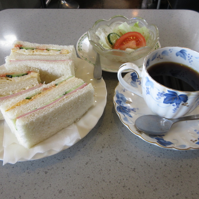 喫茶 けんざん 芦原町 喫茶店 食べログ