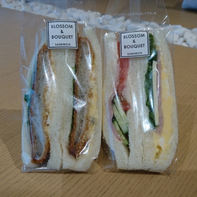 ブロッサム アンド ブーケ デリ カフェ 品川シーズンテラス店（BLOSSOM & BOUQUET DELI CAFE） - 高輪ゲートウェイ（サンドイッチ）の写真（食べログが提供するog:image）