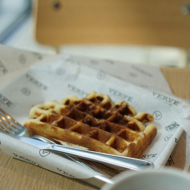 ヴァーヴ コーヒー ロースターズ 六本木（VERVE COFFEE ROASTERS） - 六本木（カフェ）の写真（食べログが提供するog:image）