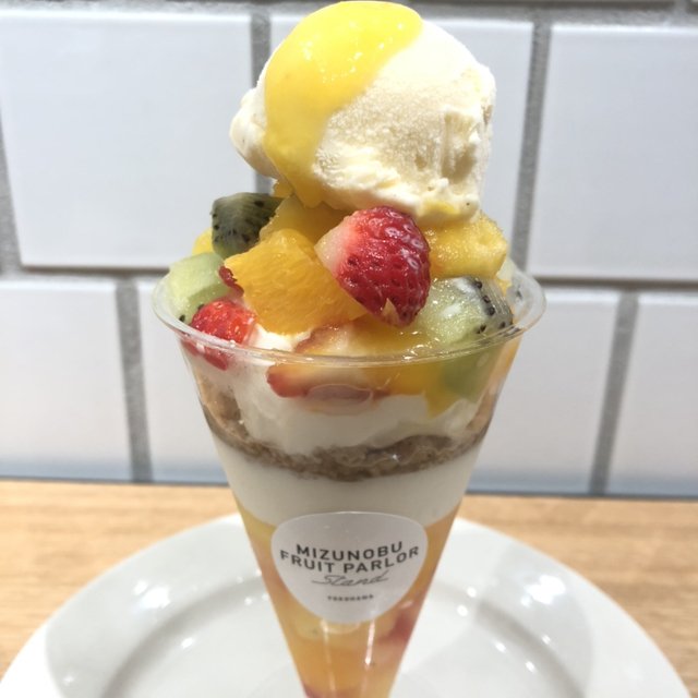 水信フルーツパーラースタンド Mizunobu Fruit Parlor Stand 横浜 パフェ 食べログ