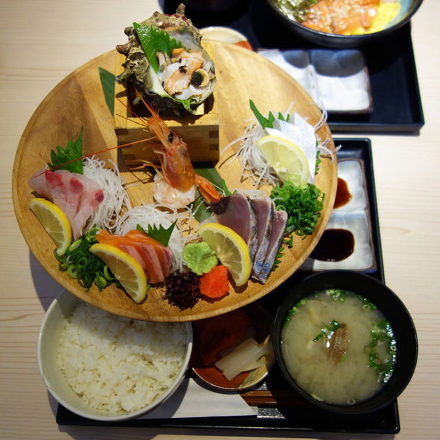 魚バカ一代 大漁旗 天神店 - 天神（居酒屋）の写真（食べログが提供するog:image）