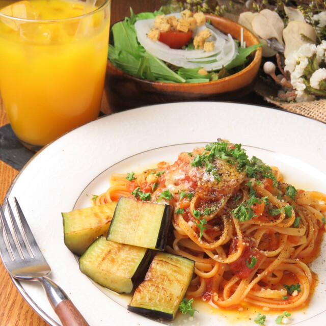 パスタ食堂 アントロワ - 県庁通り（カフェ）の写真（食べログが提供するog:image）