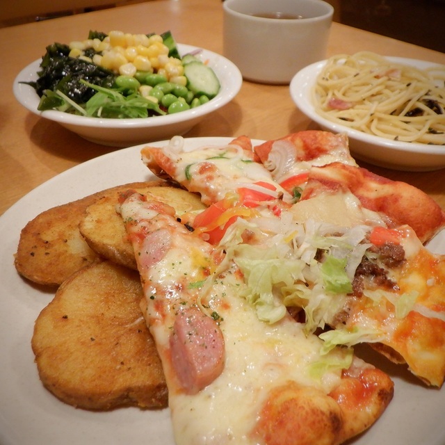 シェーキーズ 横浜西口店（Shakey's） - 横浜（ピザ）の写真（食べログが提供するog:image）