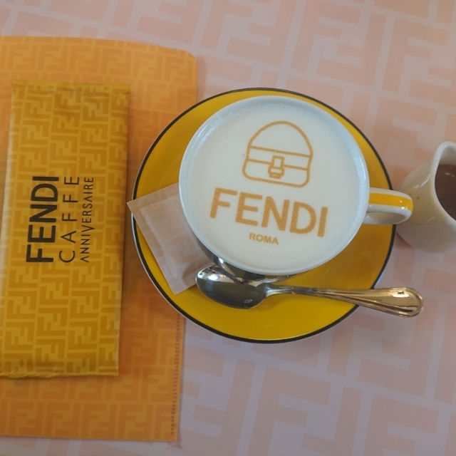 フェンディ カフェ バイ アニヴェルセル Fendi Caffe By Anniversaire 表参道 カフェ 食べログ フェンディ カフェ バイ アニヴェルセル Fendi Caffe By Anniversaire 表参道 カフェ 食べログ
