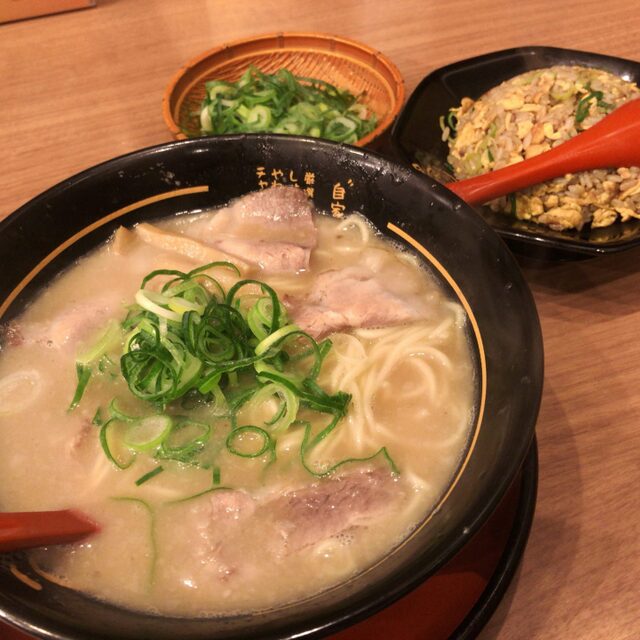 豚旨 うま屋ラーメン 多治見店 多治見 ラーメン 食べログ
