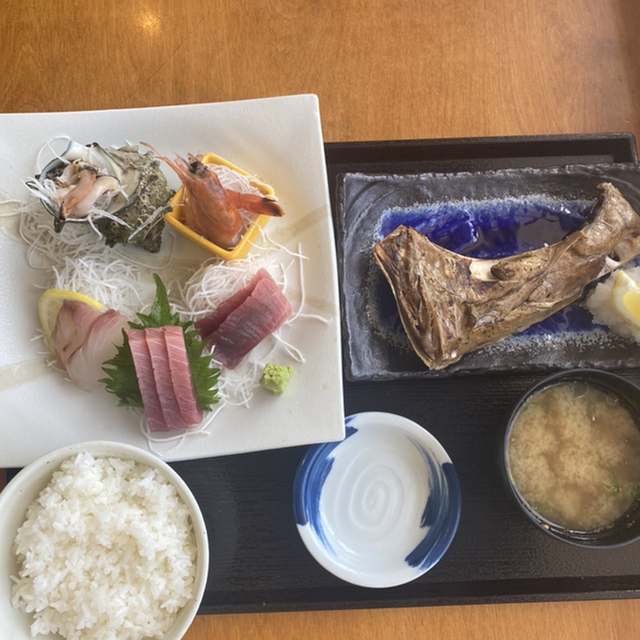三崎「魚市場食堂」 (三浦半島その他/魚介料理・海鮮料理)
