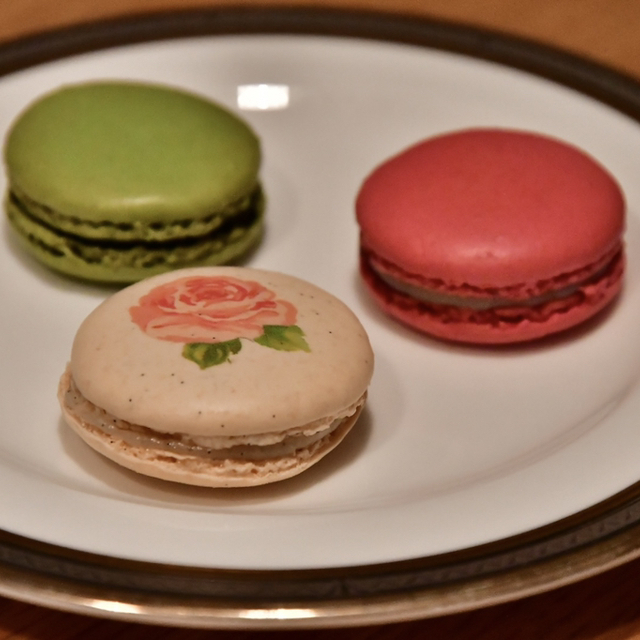 ラデュレ サロン ド テ 銀座三越店 Laduree Salon De The 銀座 マカロン 食べログ