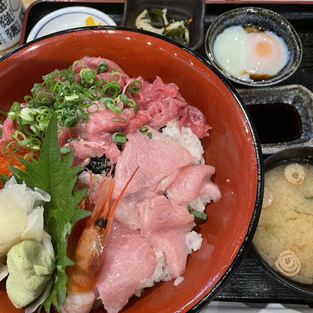 炭火活烹三是 新宿西口店 - 新宿（魚介料理・海鮮料理）の写真（食べログが提供するog:image）