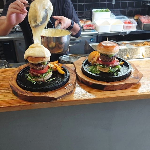 アピッツバーガー（Upit's Burger） - 嵐電嵯峨（ハンバーガー）の写真（食べログが提供するog:image）