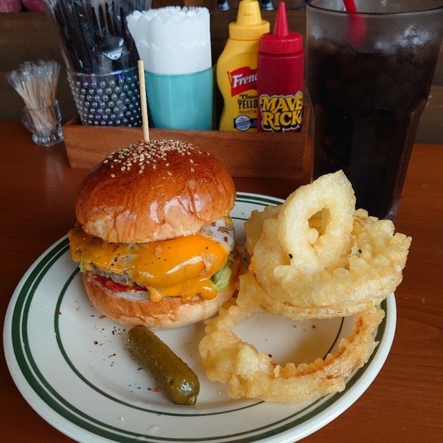 マーベリック（Maverick） - 県庁前（ハンバーガー）の写真（食べログが提供するog:image）