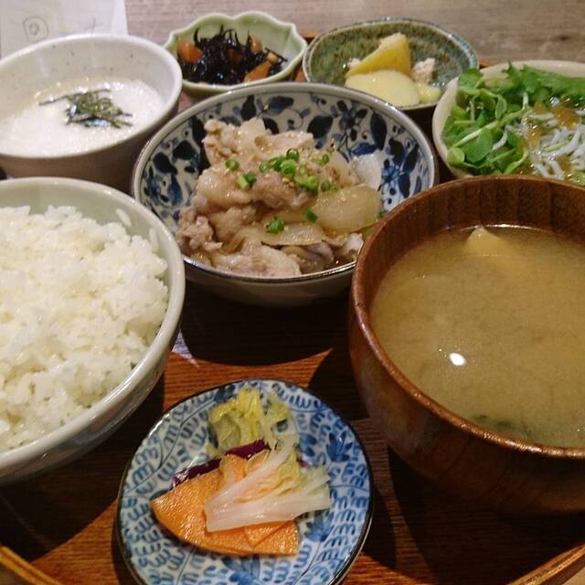 八百屋とごはん しみず 四ツ橋 定食 食堂 食べログ