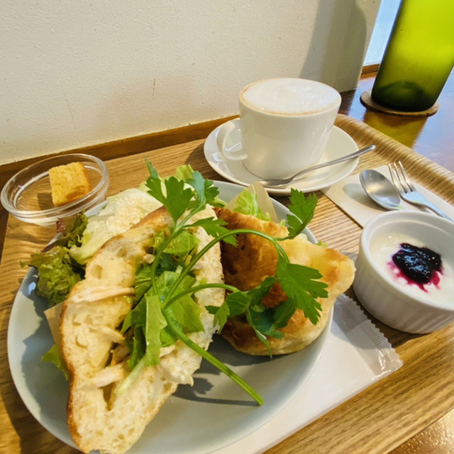 写真 ヨムパン Cafe Yom Pan 西元町 カフェ 食べログ