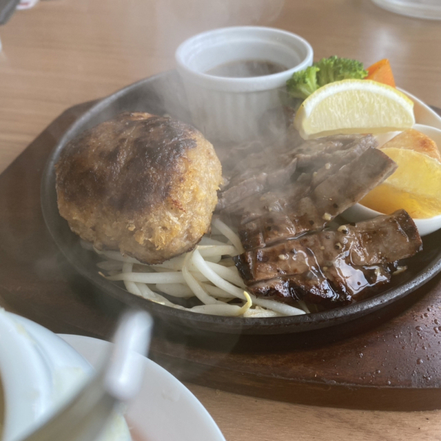 ぎゅう丸 飯塚店 - 飯塚（ハンバーグ）の写真（食べログが提供するog:image）