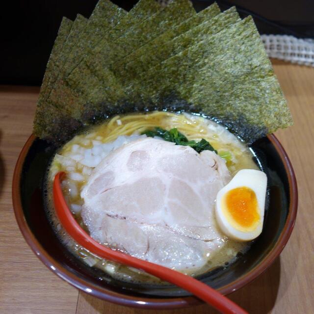 横浜家系ラーメン 小鳥遊家（タカナシヤ） - 北赤羽（ラーメン）の写真（食べログが提供するog:image）
