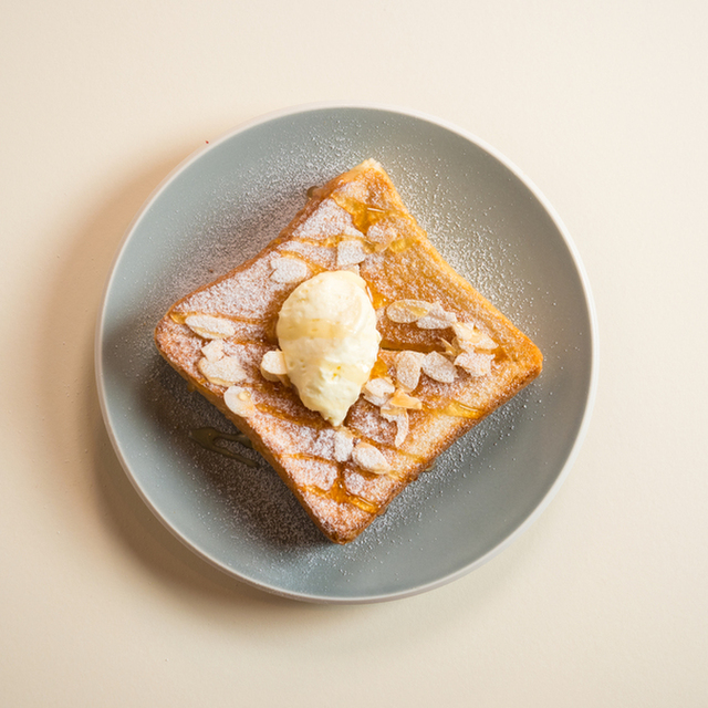 Toaster Bread Cafe&Champagne Bar （トースター ブレッド カフェアンドシャンパン バー） 馬車道/カフェ