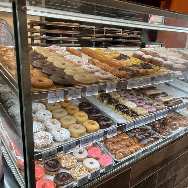 Randy's Donuts El Segundo マンハッタン・ビーチ/ドーナツ 食べログ