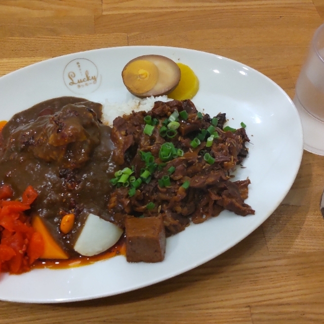 根津カレー ラッキー - 根津(カレーライス)の写真(食べログが提供するog:image)