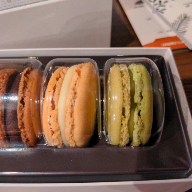 Made in ピエール・エルメ 新宿小田急店（メイド イン ピエールエルメ） - 新宿西口（マカロン）の写真（食べログが提供するog:image）