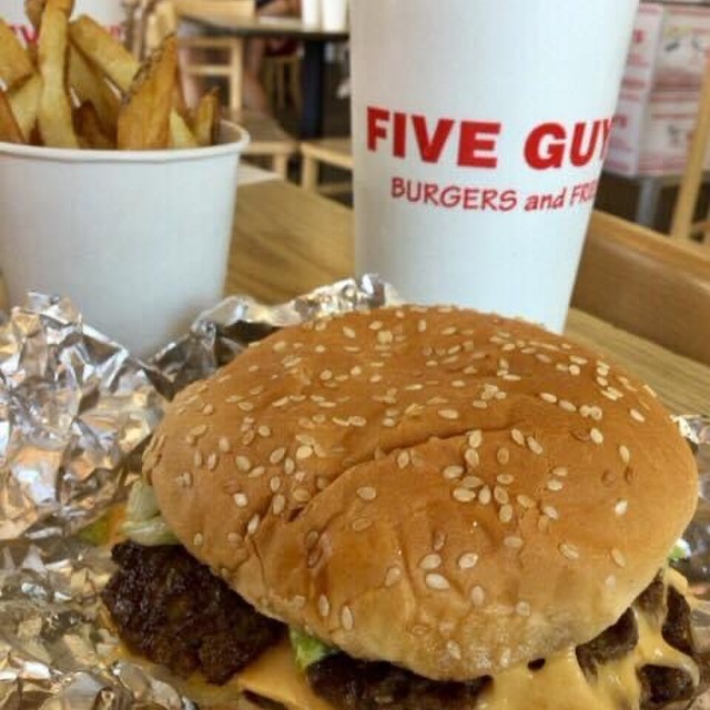 FIVE GUYS BROOKVIEW TOWN CENTRE （ファイブガイズ） ケンタッキー州/ハンバーガー 食べログ
