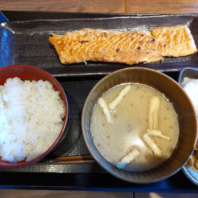 炭火焼干物定食 しんぱち食堂 エミオ田無店 - 田無（日本料理）の写真（食べログが提供するog:image）