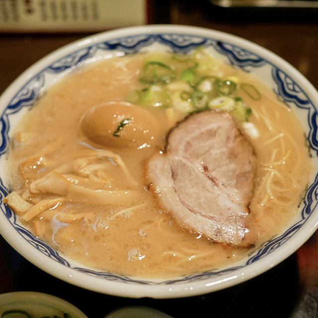 博多麺房 赤のれん 西麻布本店（はかためんぼう あかのれん） - 六本木（ラーメン）の写真（食べログが提供するog:image）