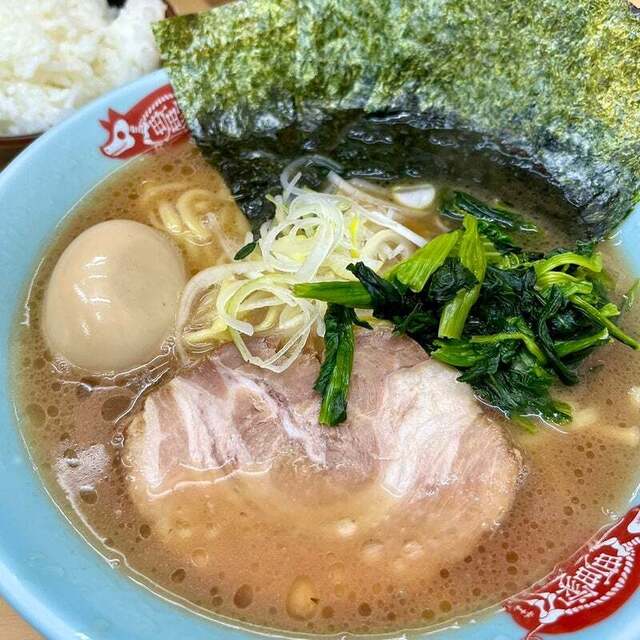 横浜ラーメン 町田家 新宿南口店 - 新宿(ラーメン)の写真(食べログが提供するog:image)