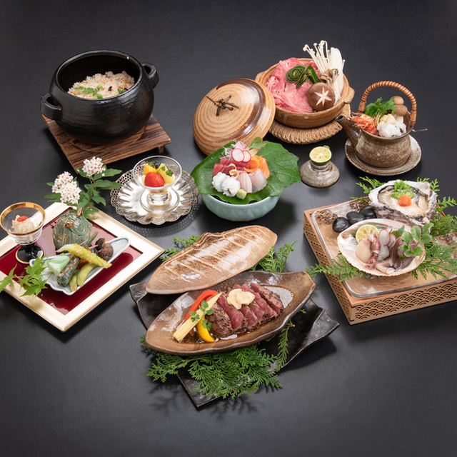 おまかせ会席【A5特級ランク黒毛和牛】前菜、造り、蒸物、和牛肉陶板焼き、酢物、和牛肉すき焼き鍋、釜炊き御飯、デザート ※季節により内容が変わり ...