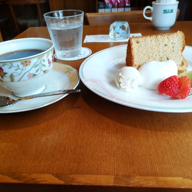 旅人木（リョジンボク） - 東中神（喫茶店）の写真（食べログが提供するog:image）