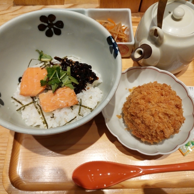 だし茶漬け＋肉うどん えん エトモ大井町店 (大井町/日本料理)