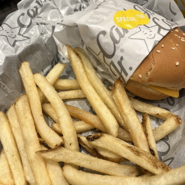 カールスジュニア ダイバーシティ東京 プラザレストラン - 台場（ハンバーガー）の写真（食べログが提供するog:image）