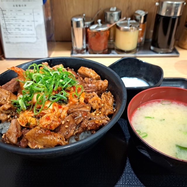 伝説のすた丼屋 池袋店（でんせつのすたどんや） - 東池袋（豚丼）の写真（食べログが提供するog:image）