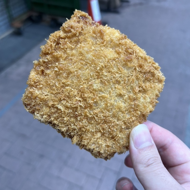 ミートショップアライ精肉店（新井精肉店） - 大山（コロッケ）の写真（食べログが提供するog:image）