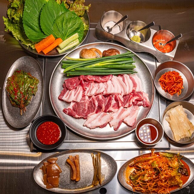 ヨプの黒豚屋 新大久保店