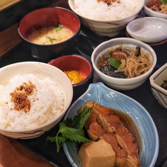 大皿料理 さかな家(さかなや)~イメージ画像1~
