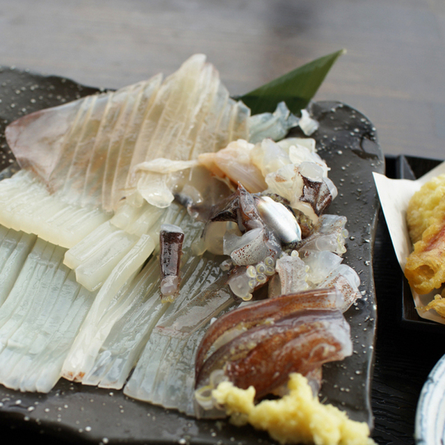 閉店 横浜イカセンター 赤レンガ特別支所 日本大通り 魚介料理 海鮮料理 食べログ