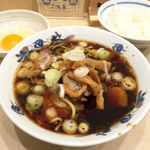 49484910 - 本物の富山ブラック食べて驚き!! 日本一周でラーメンを食べたその衝撃の味とは? 49484910 - 本物の富山ブラック食べて驚き!! 日本一周でラーメンを食べたその衝撃の味とは?