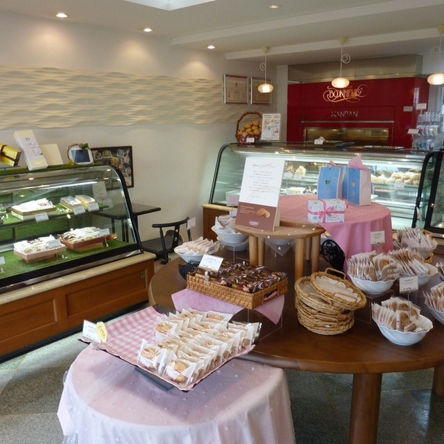 料理メニュー ボヌール洋菓子店 馬場崎町 ケーキ 食べログ